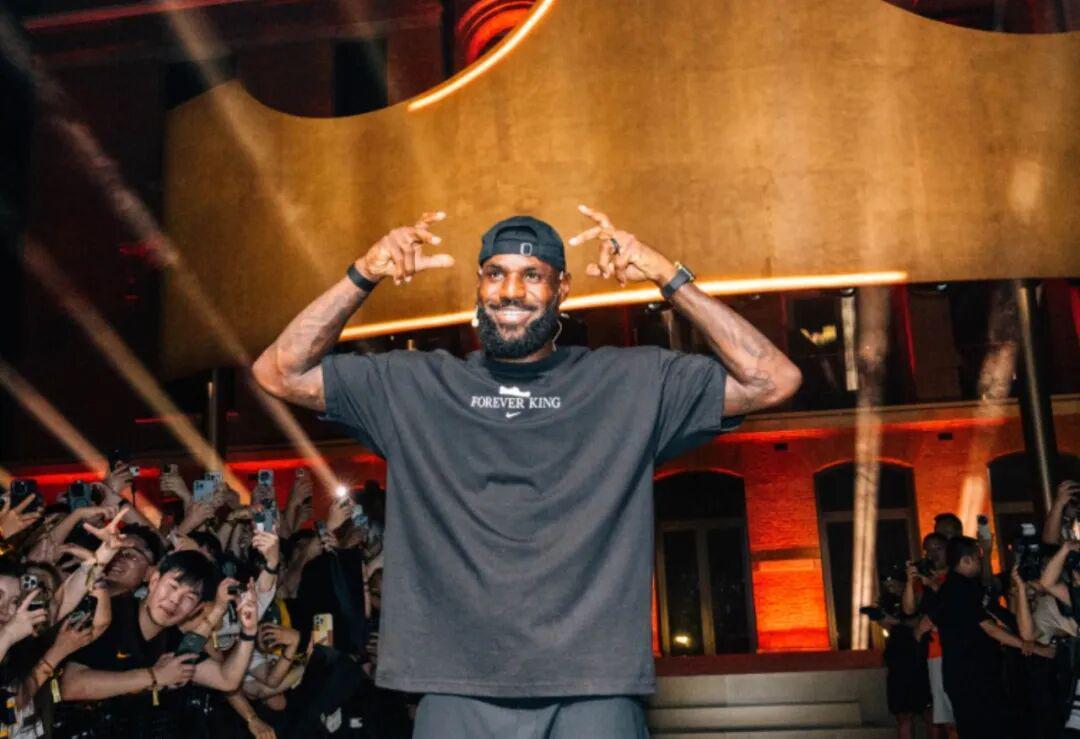 詹姆斯中国行，谁是赢家？